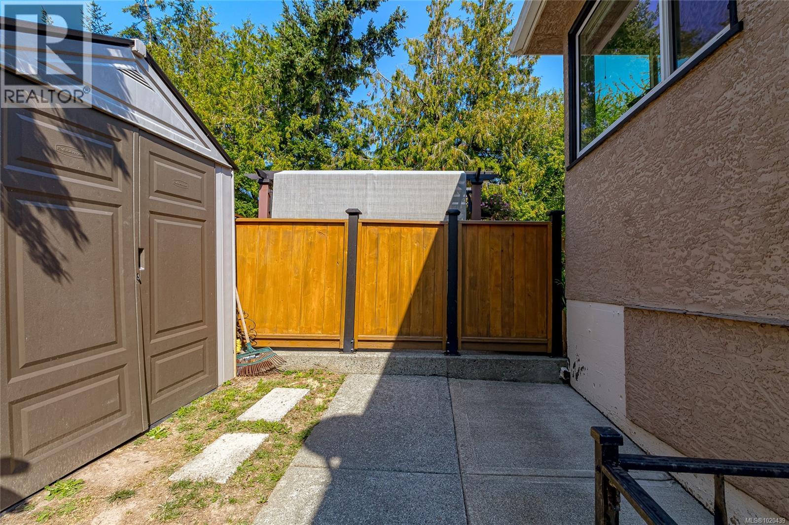 932 Tattersall Dr, Saanich, British Columbia  V8X 2W9 - Photo 32 - 1020439