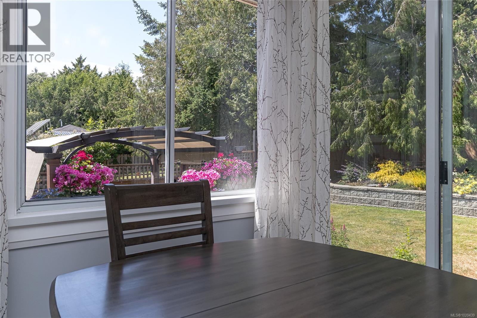 932 Tattersall Dr, Saanich, British Columbia  V8X 2W9 - Photo 8 - 1020439