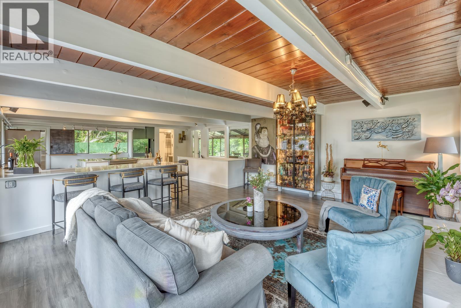 466 E Kings Road, North Vancouver, British Columbia V7N 1H9 - Photo 4 - R3067224