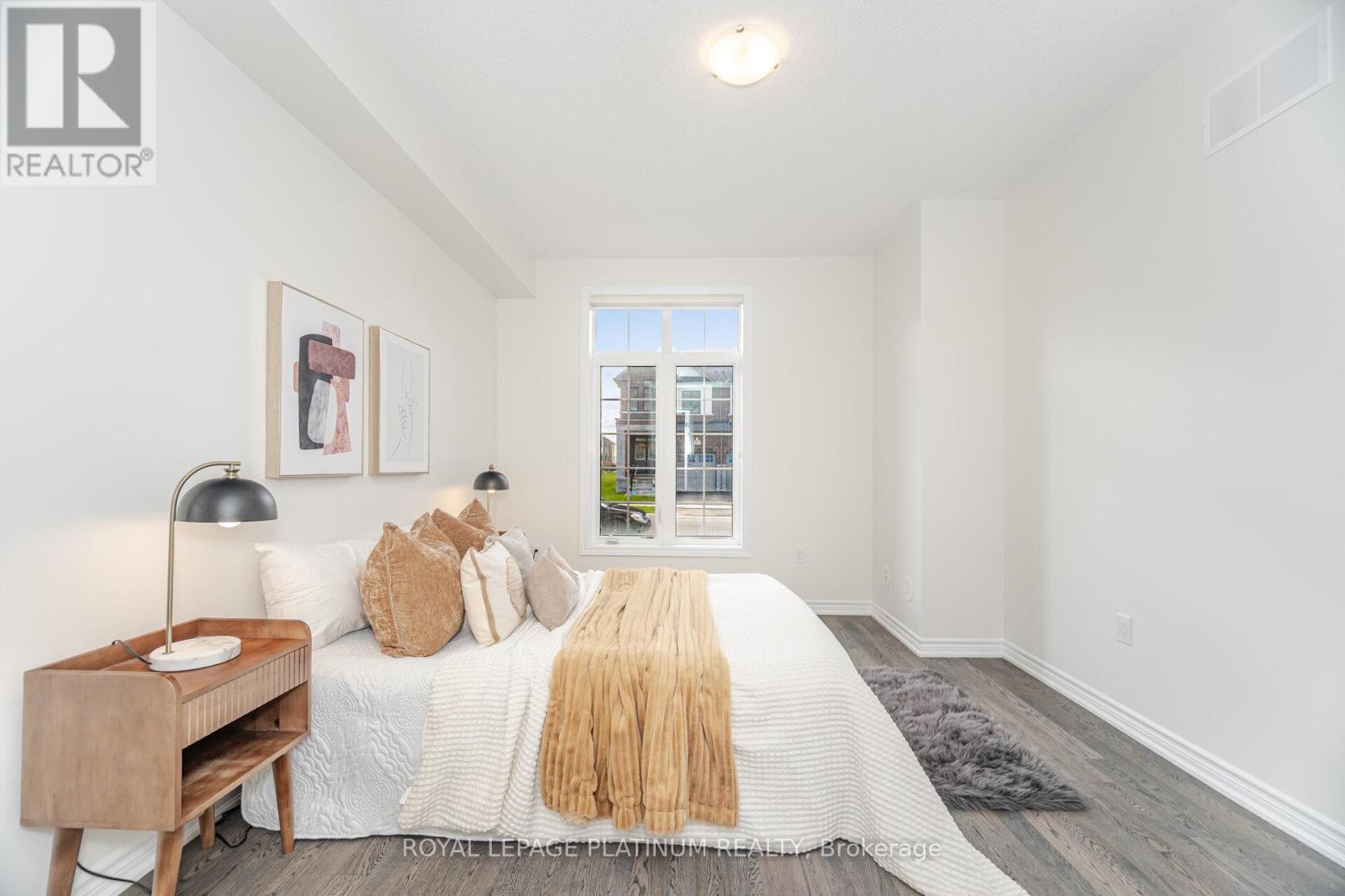 13 Lipscott Drive, Caledon, Ontario  L7C 4K7 - Photo 6 - W12542468