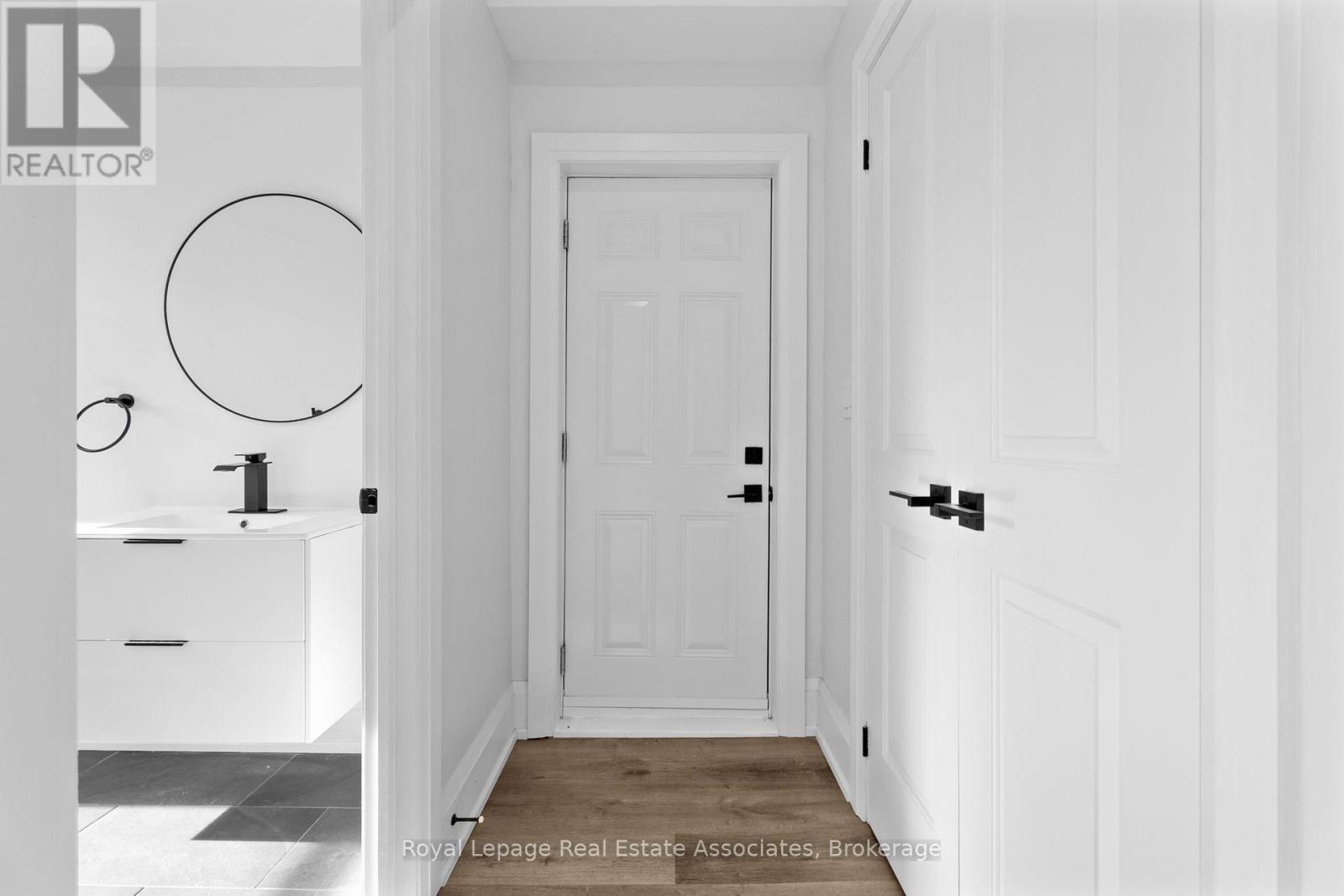 2 - 55 Cayuga Street, Brantford, Ontario  N3S 1W7 - Photo 5 - X12542400