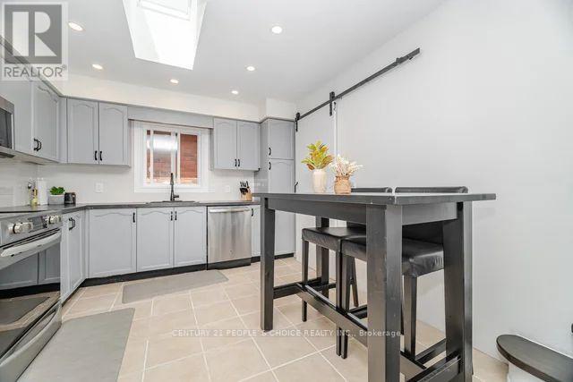 55 Vineberg Drive, Hamilton, Ontario  L9B 2P6 - Photo 15 - X12542446