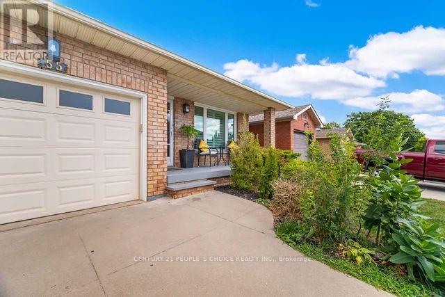 55 Vineberg Drive, Hamilton, Ontario  L9B 2P6 - Photo 3 - X12542446