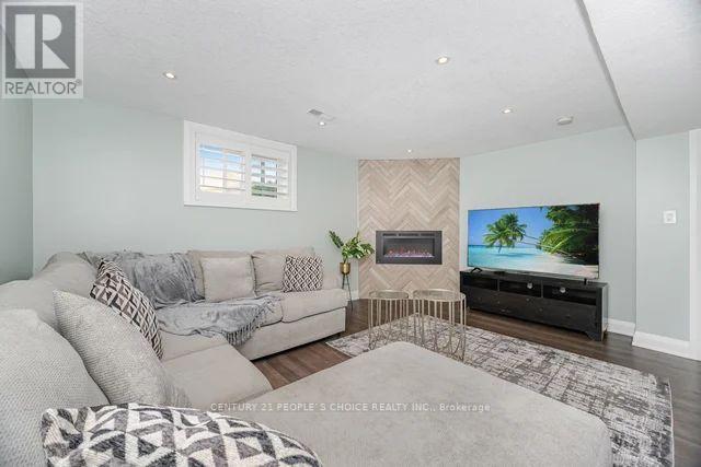 55 Vineberg Drive, Hamilton, Ontario  L9B 2P6 - Photo 36 - X12542446