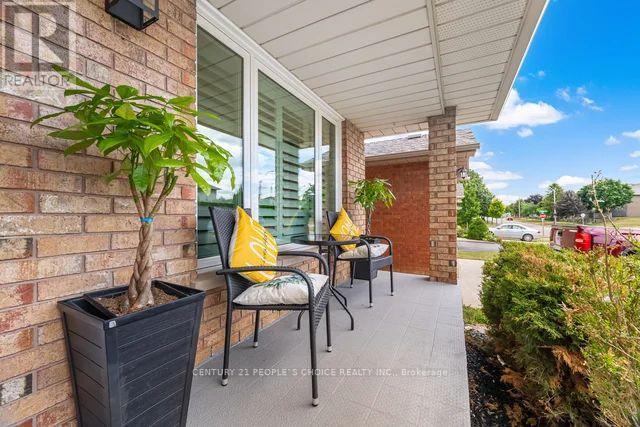 55 Vineberg Drive, Hamilton, Ontario  L9B 2P6 - Photo 4 - X12542446