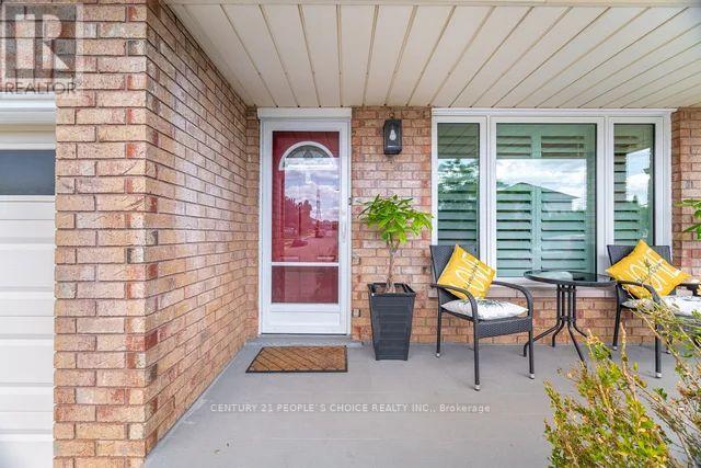 55 Vineberg Drive, Hamilton, Ontario  L9B 2P6 - Photo 5 - X12542446