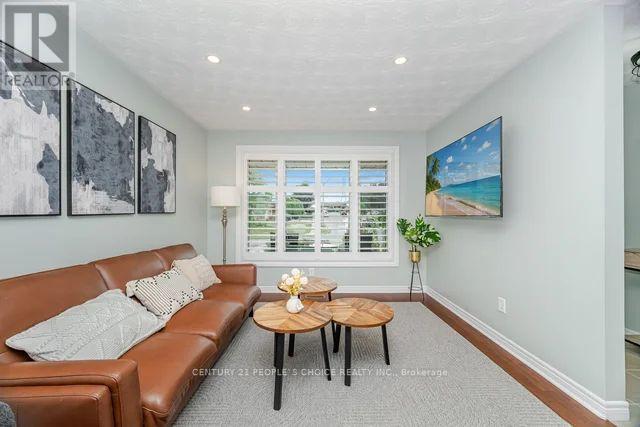 55 Vineberg Drive, Hamilton, Ontario  L9B 2P6 - Photo 9 - X12542446