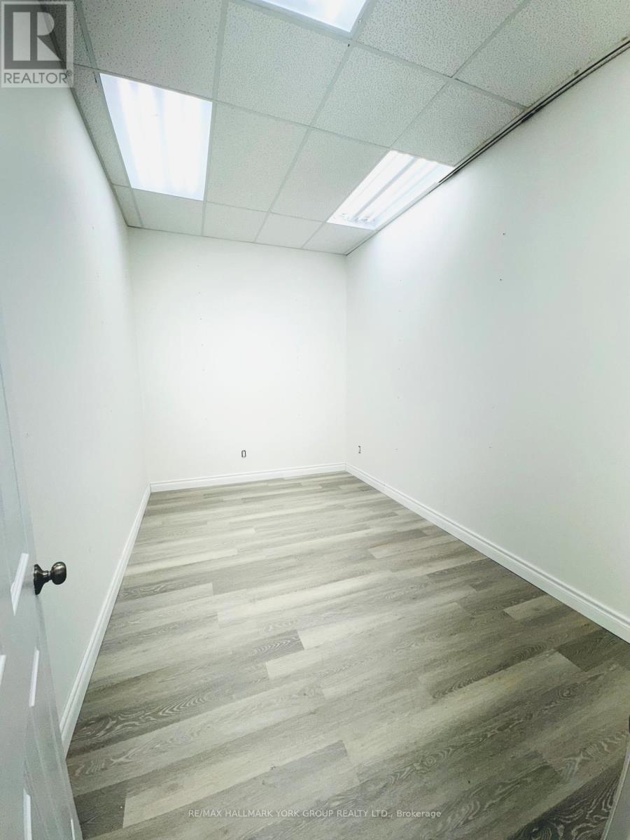 5 - 17335 Yonge Street, Newmarket, Ontario  L3Y 8Z2 - Photo 2 - N12542418