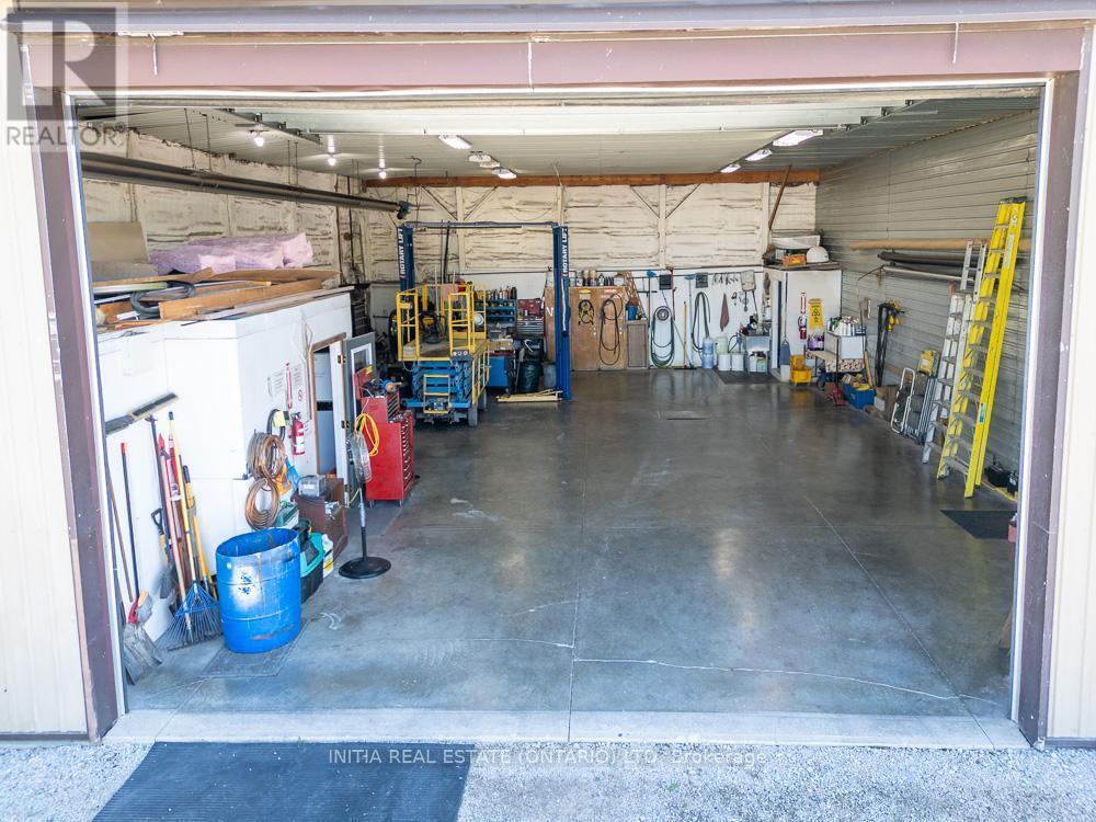 9450 Longwoods Road, Chatham-Kent, Ontario  N7M 5J7 - Photo 6 - X12301042