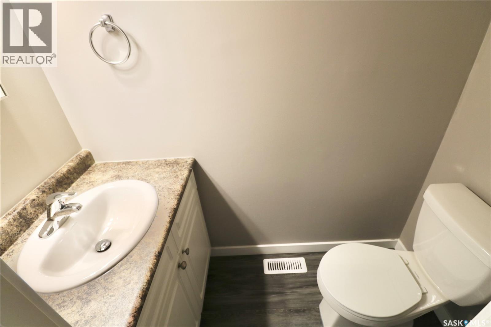 86 Mackenzie Mews, Regina, Saskatchewan  S4N 5N2 - Photo 4 - SK023962