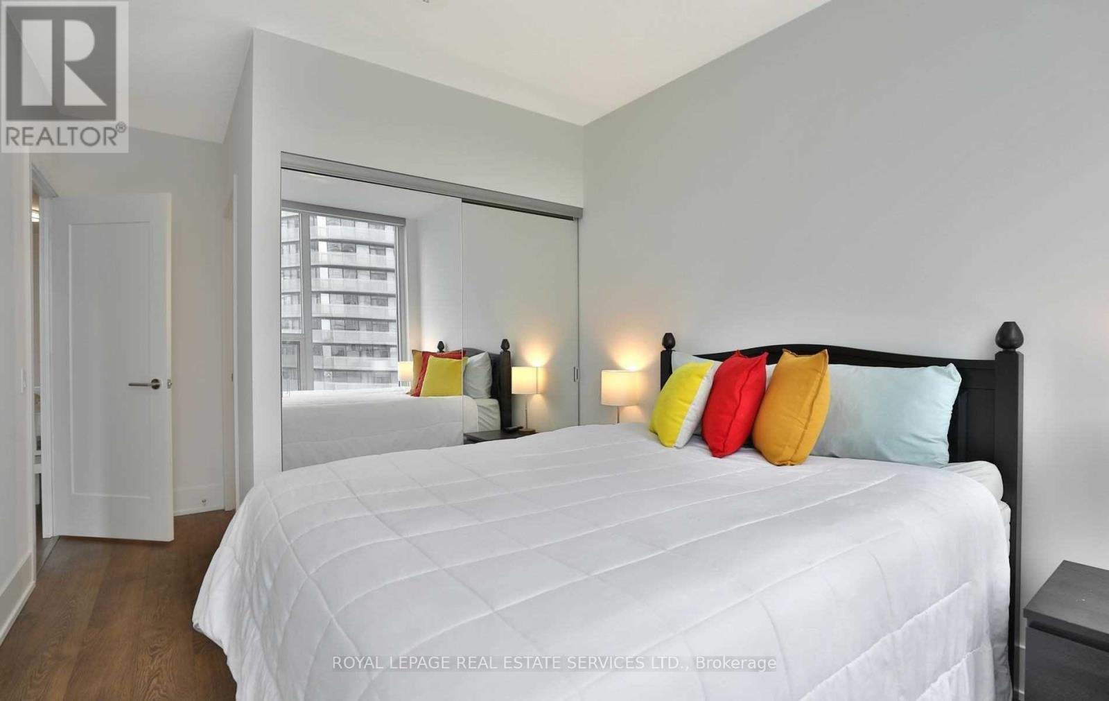 5001 - 10 York Street, Toronto, Ontario  M5J 2L9 - Photo 10 - C12542564