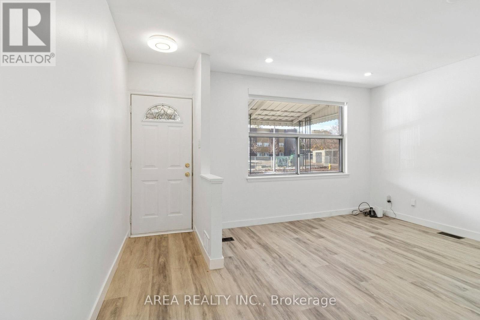 497 Ossington Avenue, Toronto, Ontario  M6G 3T3 - Photo 3 - C12542620