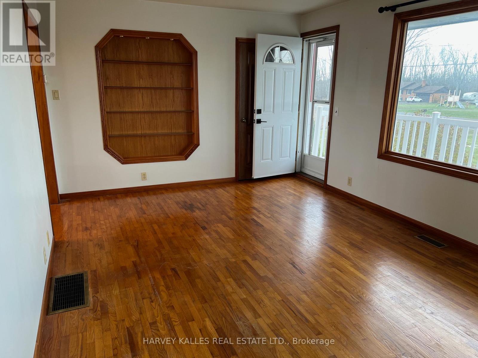 186 Grills Road, Quinte West, Ontario K8N 4Z5 - Photo 9 - X12538470