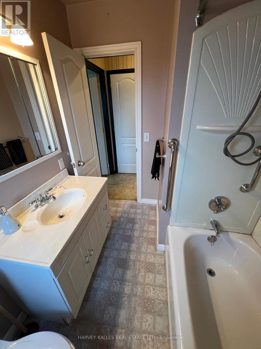 186 Grills Road, Quinte West, Ontario K8N 4Z5 - Photo 22 - X12538470