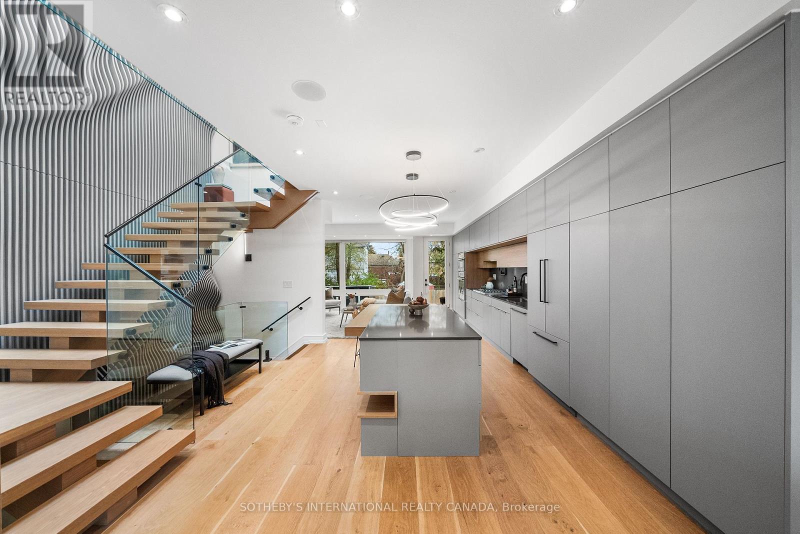 83 Virginia Avenue, Toronto, Ontario  M4C 2S8 - Photo 10 - E12542514