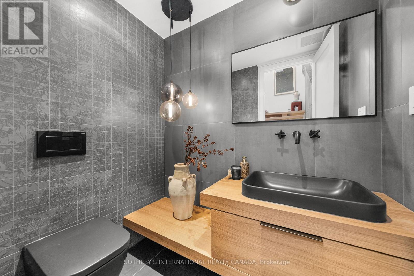 83 Virginia Avenue, Toronto, Ontario  M4C 2S8 - Photo 19 - E12542514