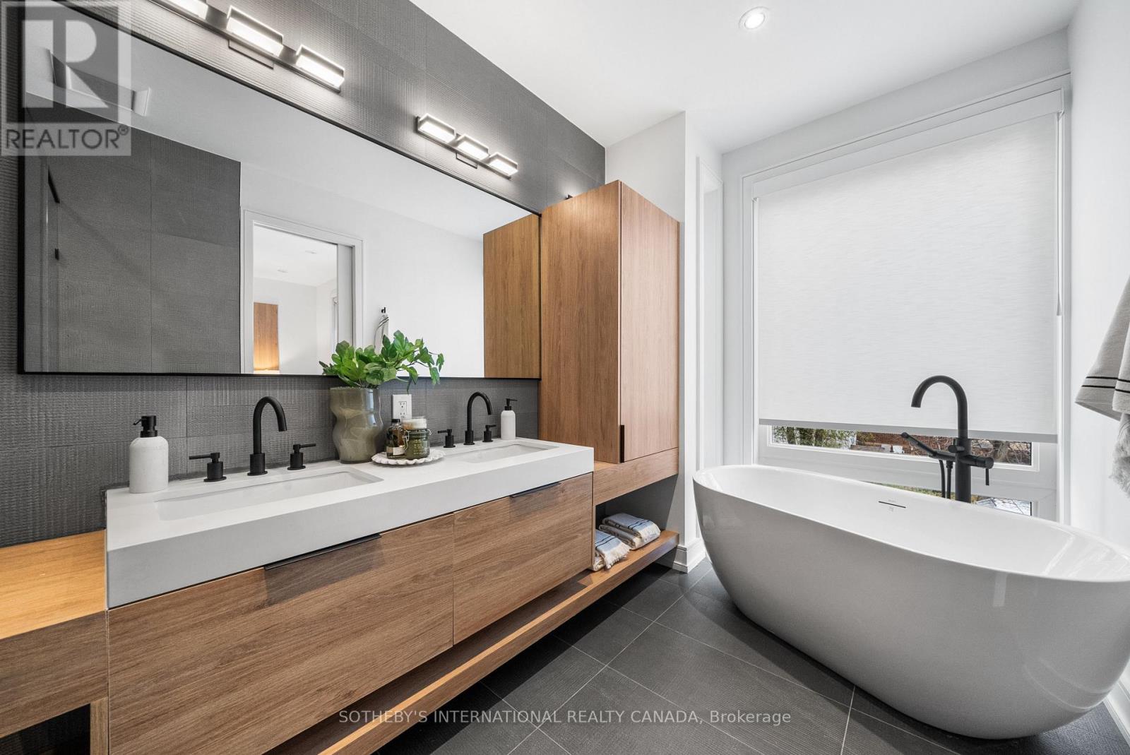 83 Virginia Avenue, Toronto, Ontario  M4C 2S8 - Photo 25 - E12542514