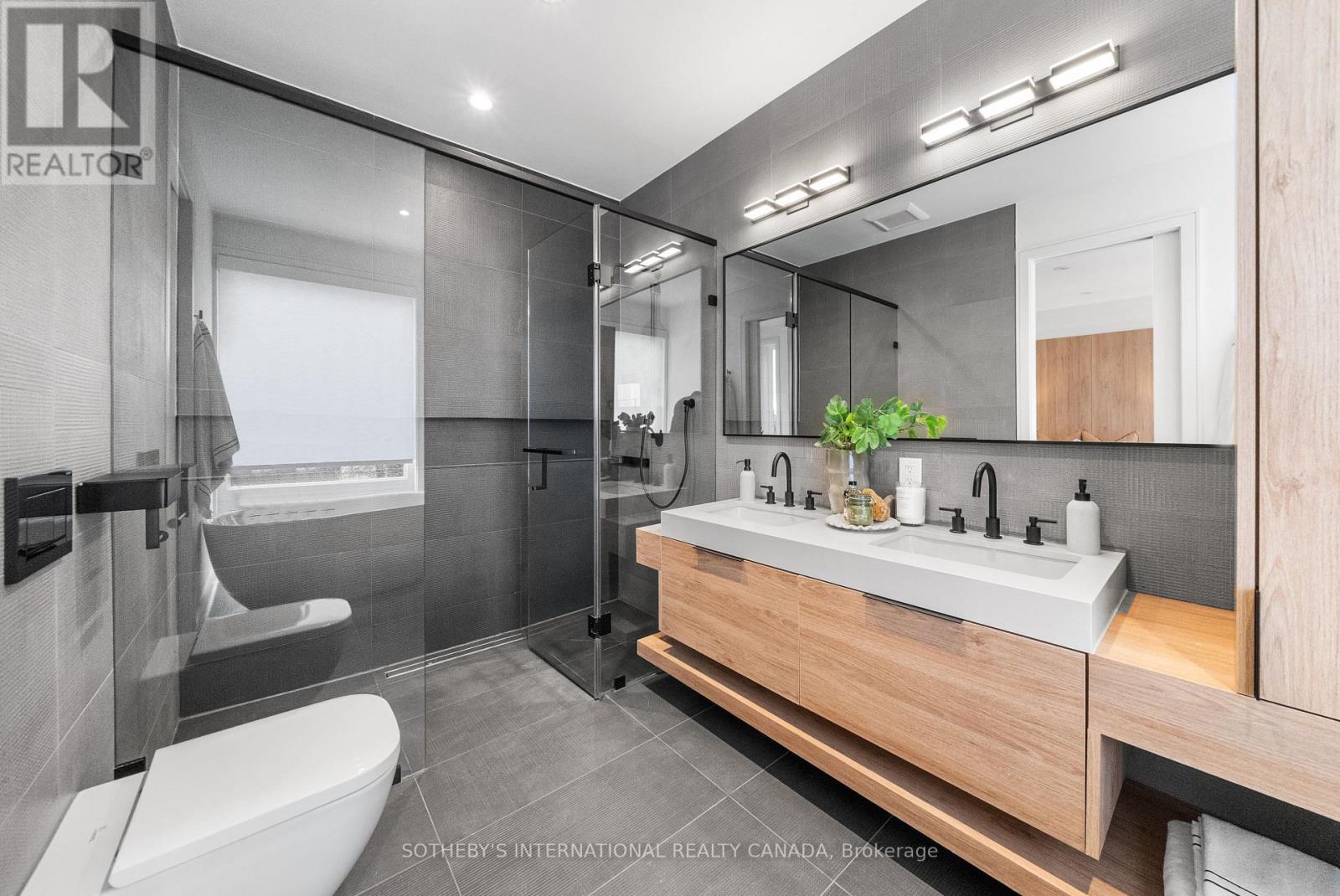 83 Virginia Avenue, Toronto, Ontario  M4C 2S8 - Photo 26 - E12542514