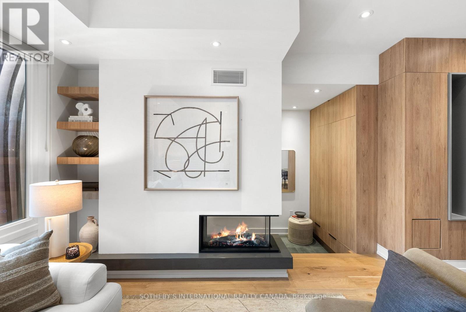 83 Virginia Avenue, Toronto, Ontario  M4C 2S8 - Photo 4 - E12542514