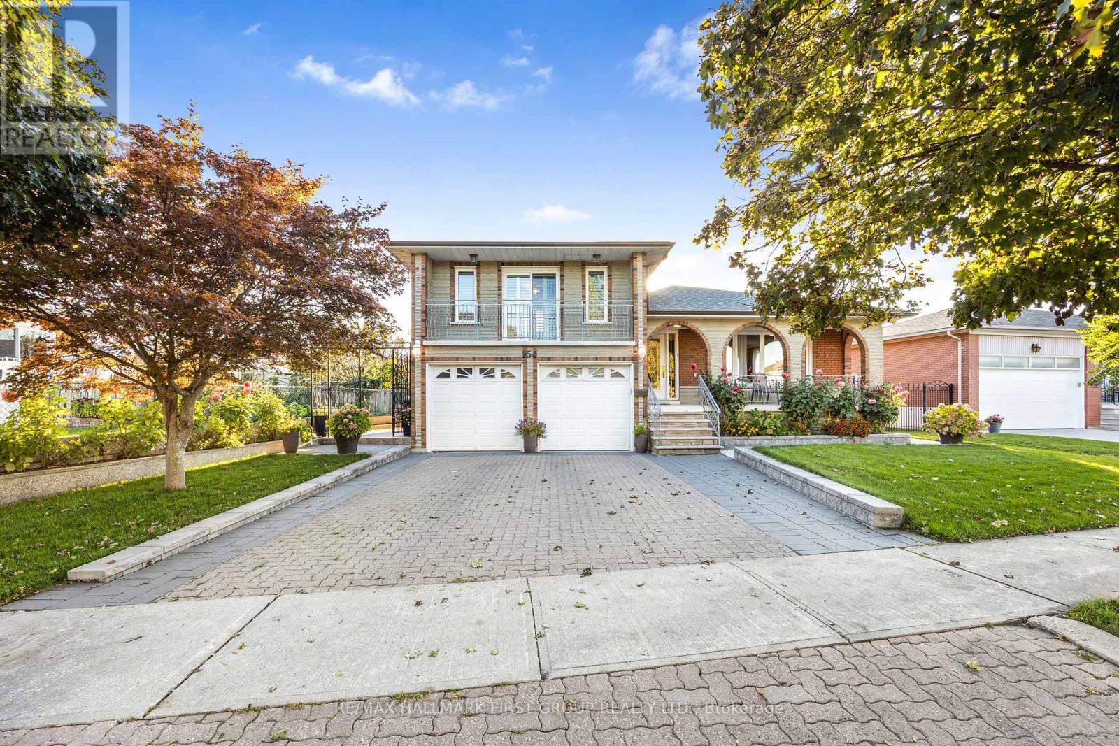 154 Fairglen Avenue, Toronto, Ontario  M1W 1B1 - Photo 3 - E12542562