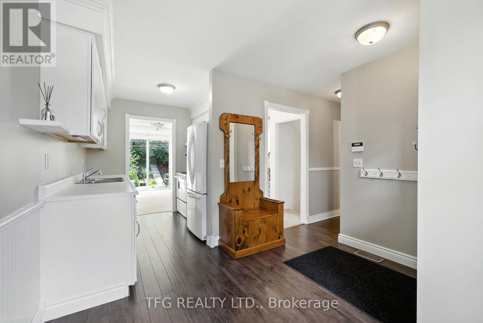 165 Sutherland Crescent, Cobourg, Ontario K9A 5L6 - Photo 4 - X12542756