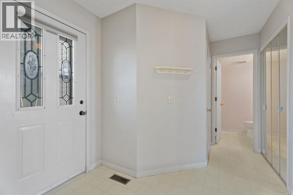 221 Sandringham Road Nw, Calgary, Alberta  T3K 3Z1 - Photo 10 - A2269021