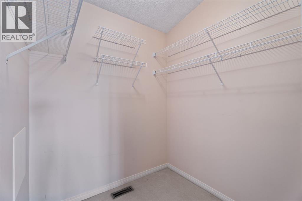 221 Sandringham Road Nw, Calgary, Alberta  T3K 3Z1 - Photo 32 - A2269021