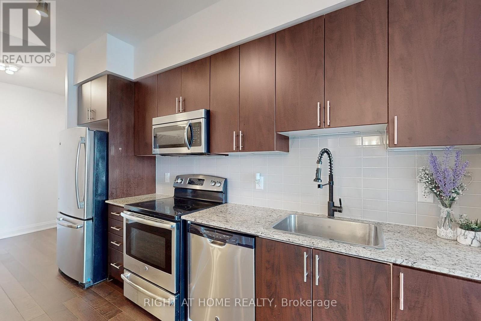 1127 - 7161 Yonge Street, Markham, Ontario  L3T 0C8 - Photo 16 - N12542522