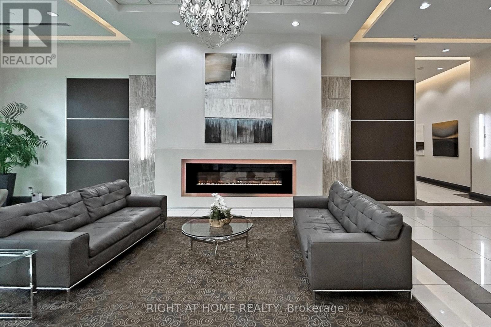 1127 - 7161 Yonge Street, Markham, Ontario  L3T 0C8 - Photo 2 - N12542522