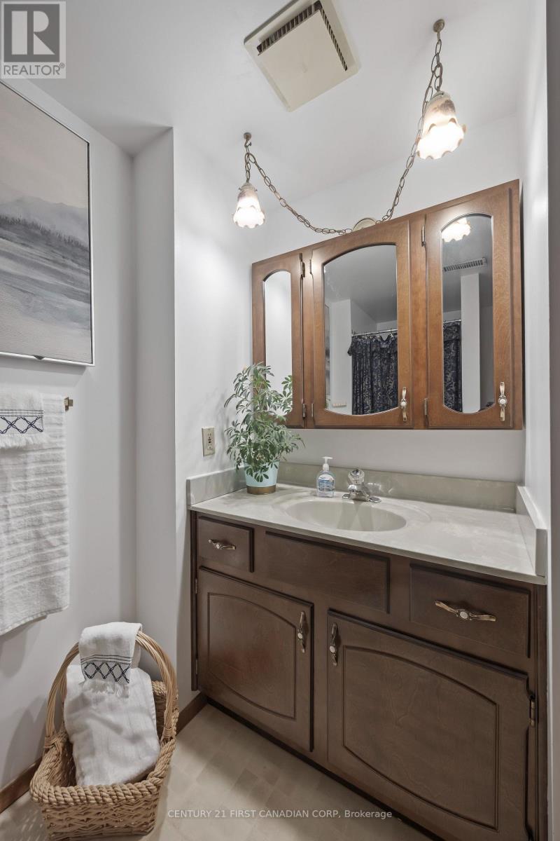 49 Bonnie Place, St. Thomas, Ontario  N5R 5W6 - Photo 33 - X12542696