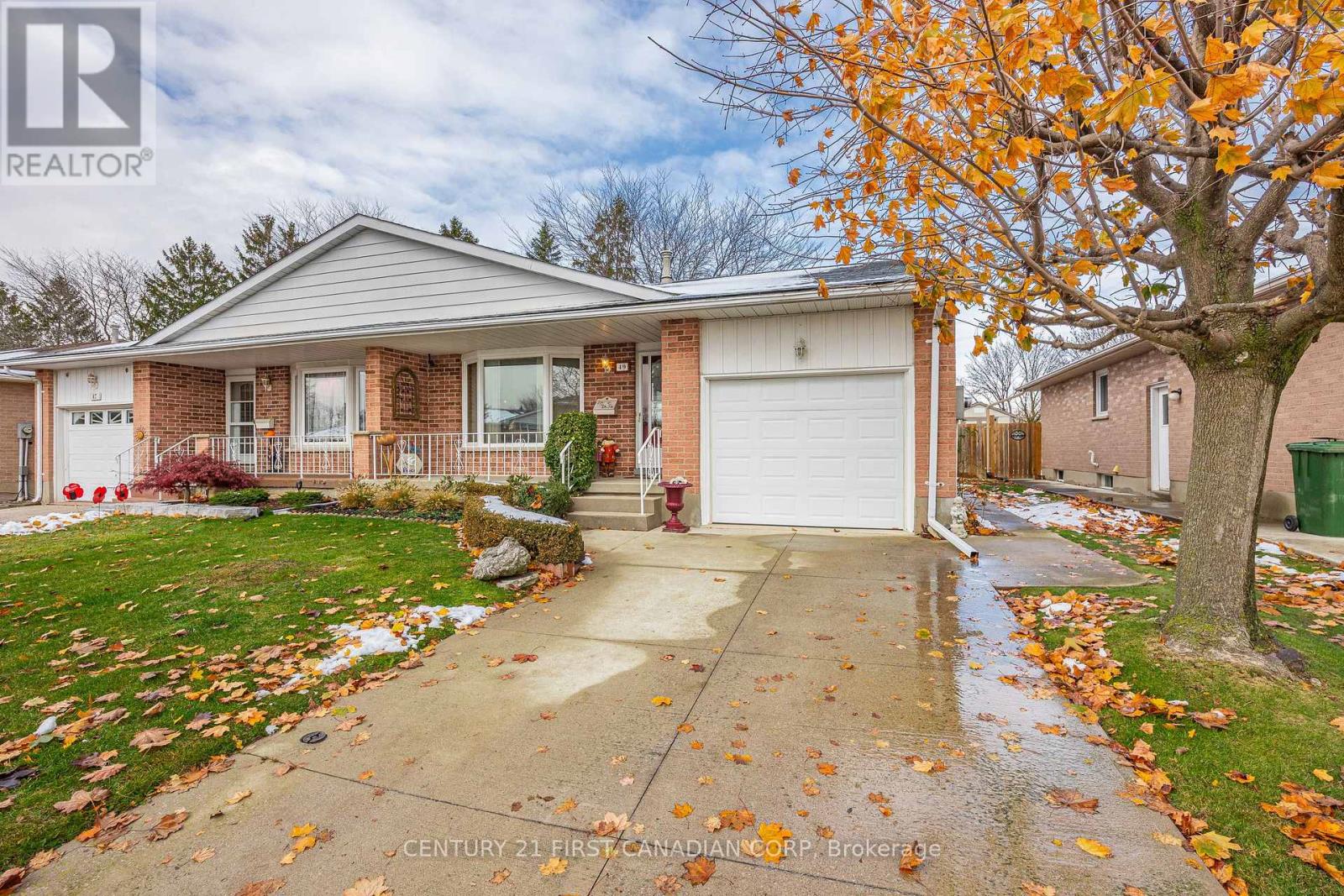 49 Bonnie Place, St. Thomas, Ontario  N5R 5W6 - Photo 4 - X12542696