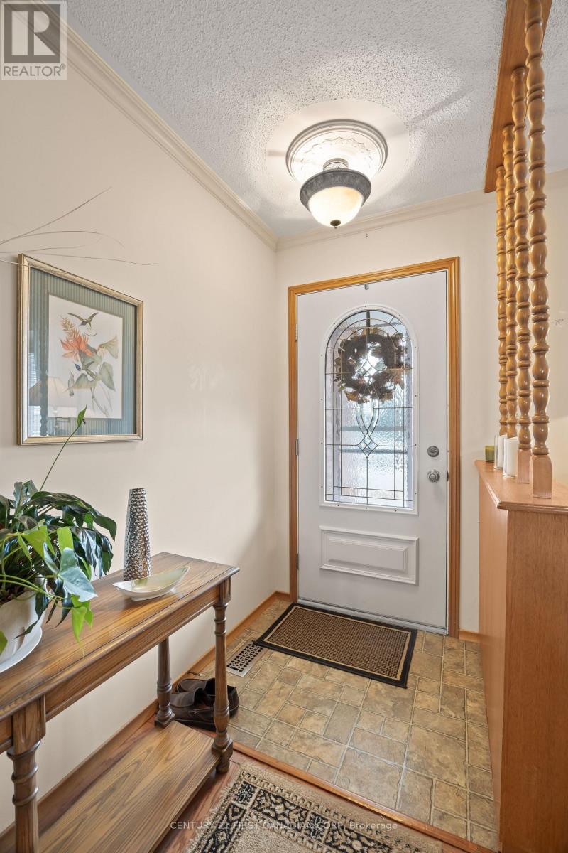 49 Bonnie Place, St. Thomas, Ontario  N5R 5W6 - Photo 7 - X12542696