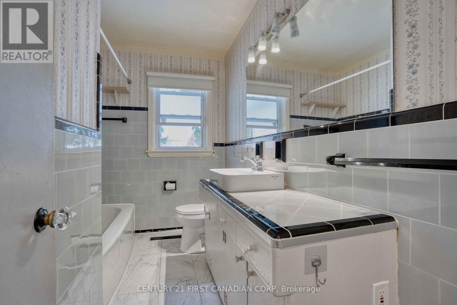 74 Daleview Crescent, London North, Ontario  N5X 1H1 - Photo 25 - X12542876