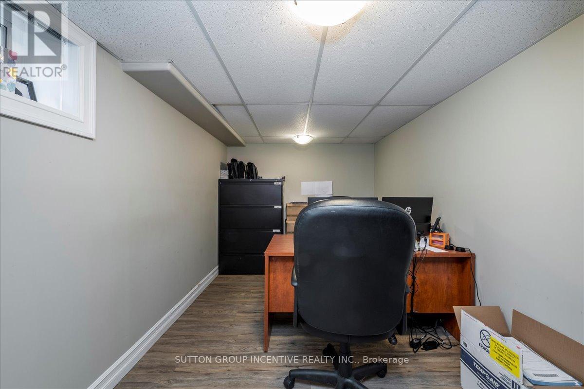 381-387 Mapleview Drive W, Barrie, Ontario L4N 9G4 - Photo 25 - S12542608