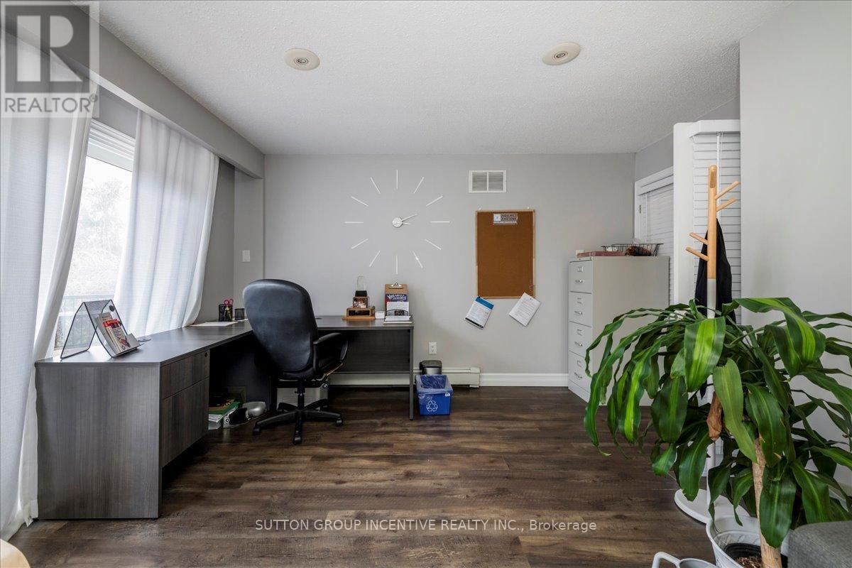 381-387 Mapleview Drive W, Barrie, Ontario L4N 9G4 - Photo 9 - S12542608