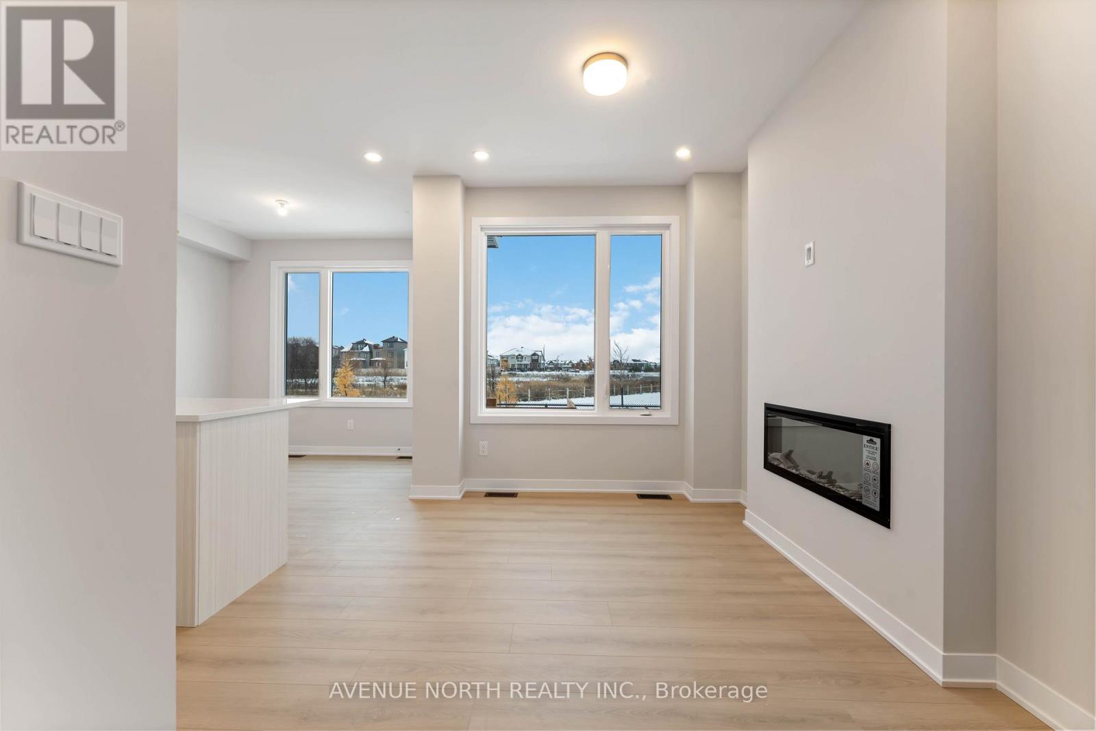 364 Les Emmerson Drive, Ottawa, Ontario  K2J 7L7 - Photo 5 - X12542716