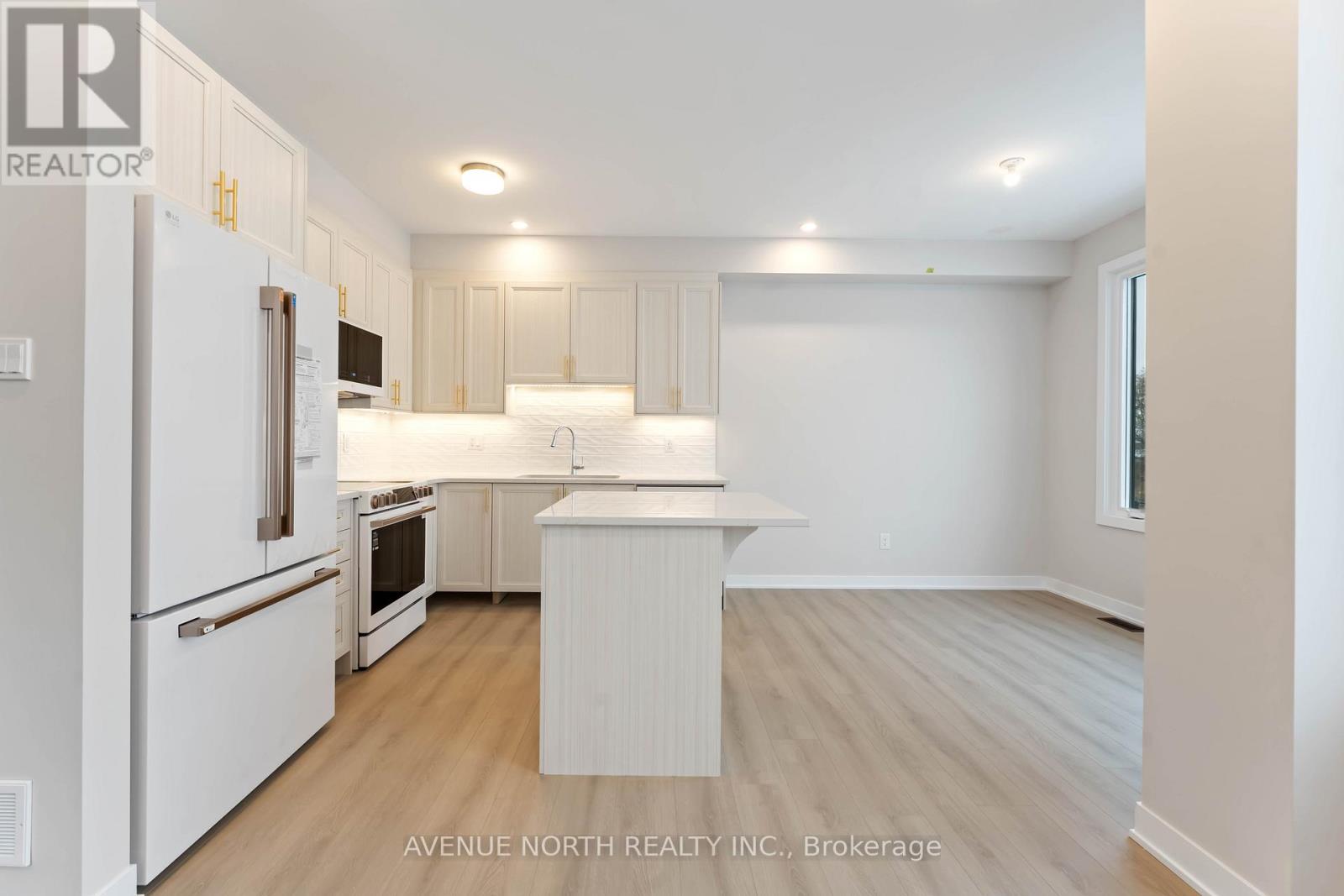 364 Les Emmerson Drive, Ottawa, Ontario  K2J 7L7 - Photo 6 - X12542716