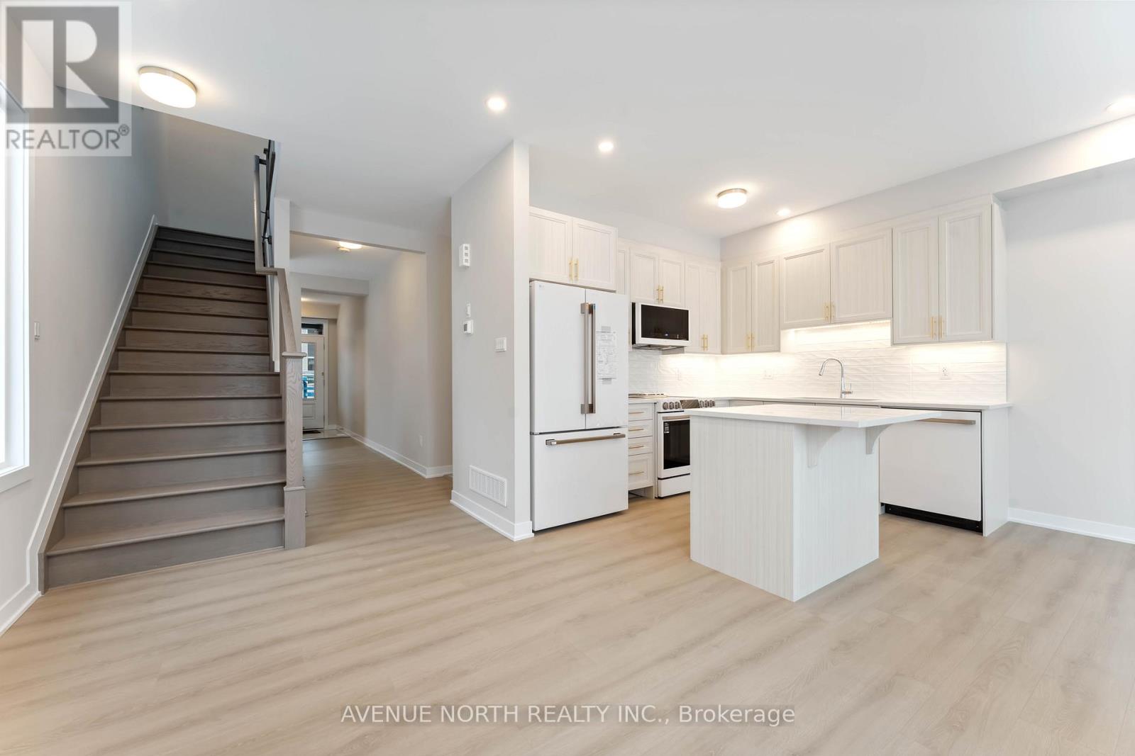 364 Les Emmerson Drive, Ottawa, Ontario  K2J 7L7 - Photo 7 - X12542716