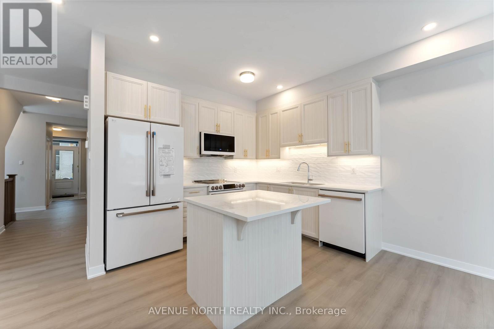 364 Les Emmerson Drive, Ottawa, Ontario  K2J 7L7 - Photo 8 - X12542716