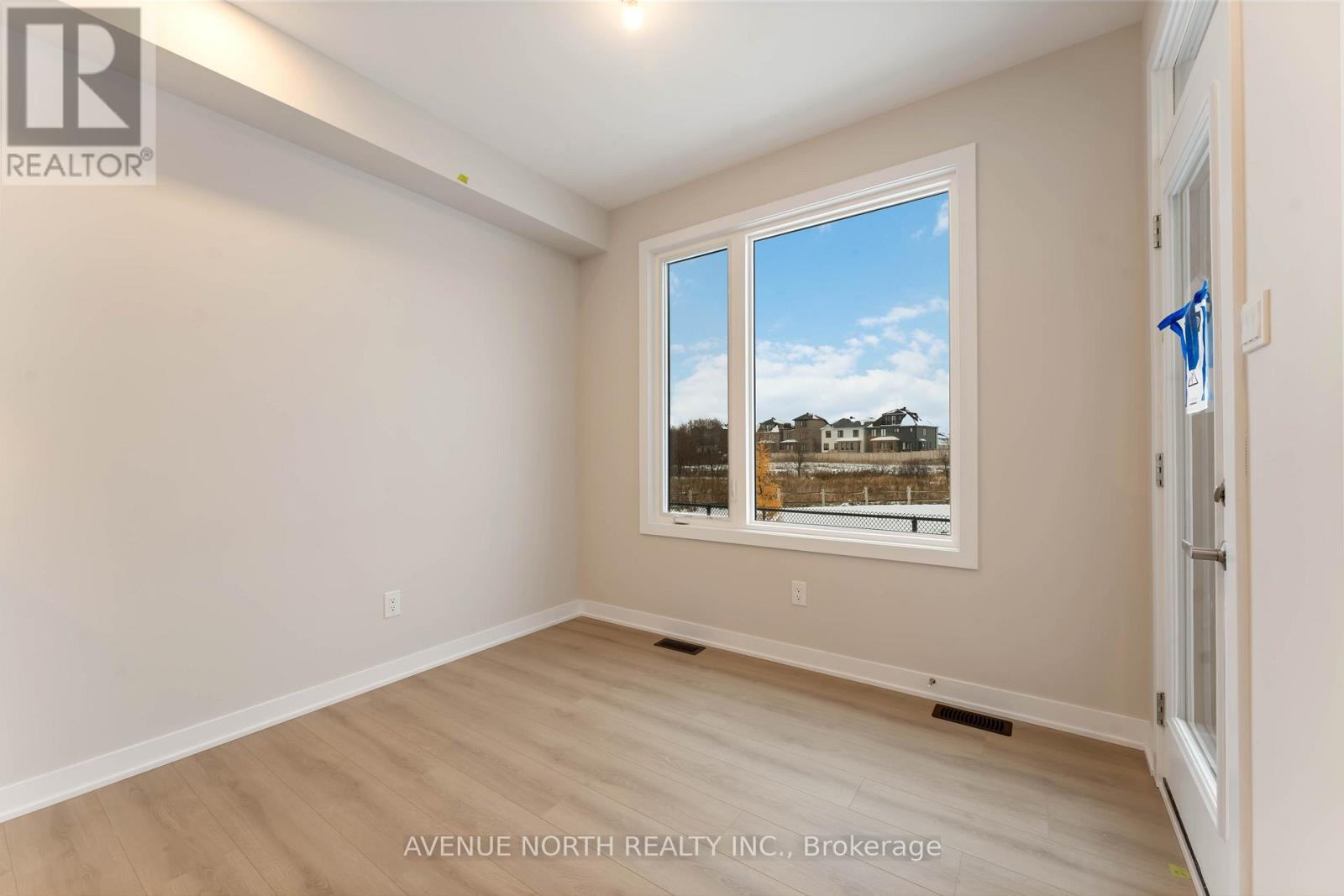 364 Les Emmerson Drive, Ottawa, Ontario  K2J 7L7 - Photo 9 - X12542716