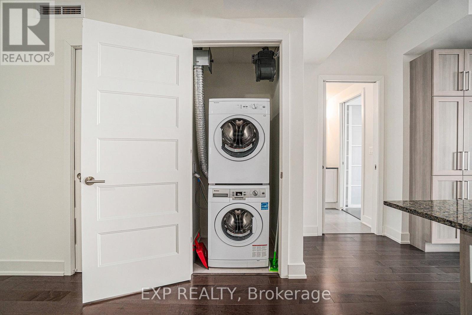 2403 - 485 Richmond Road, Ottawa, Ontario  K2A 3W9 - Photo 11 - X12542720