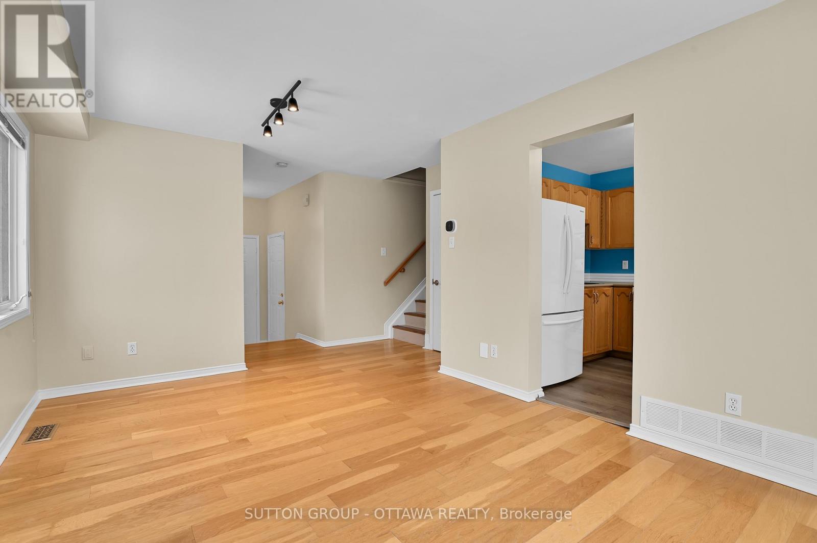 107 Jackman Terrace, Ottawa, Ontario  K2L 4C9 - Photo 9 - X12542796