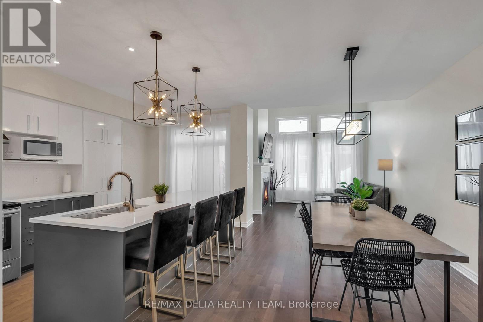 700 Guardian Grove, Ottawa, Ontario  K1X 3V5 - Photo 2 - X12542854