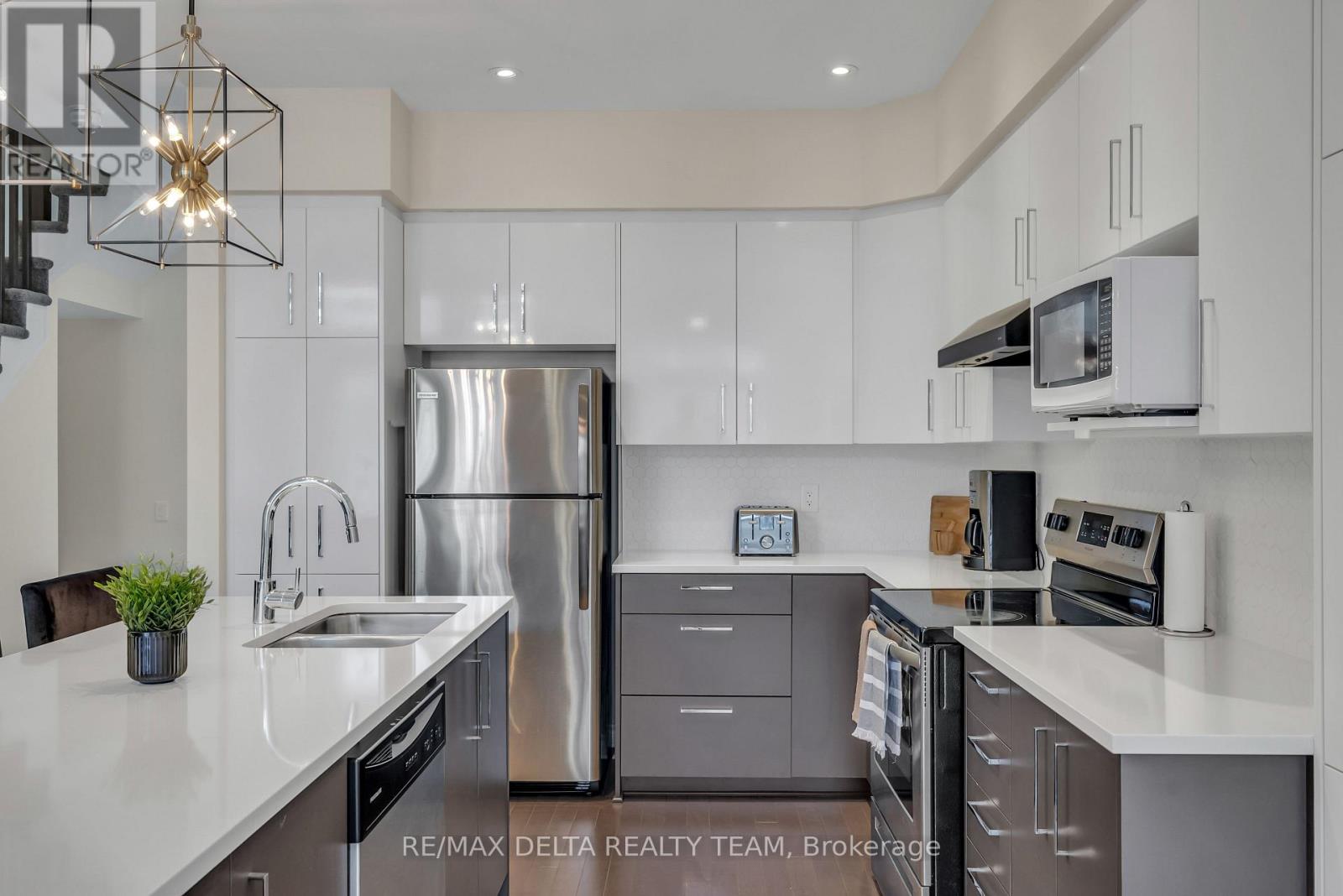 700 Guardian Grove, Ottawa, Ontario  K1X 3V5 - Photo 4 - X12542854