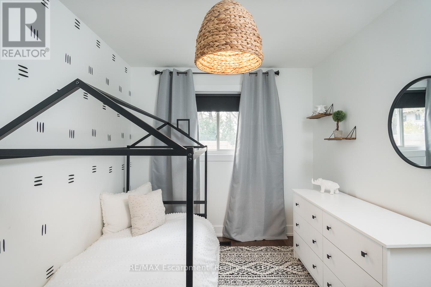 1346 Colonsay Drive, Burlington, Ontario  L7P 2T9 - Photo 23 - W12542818