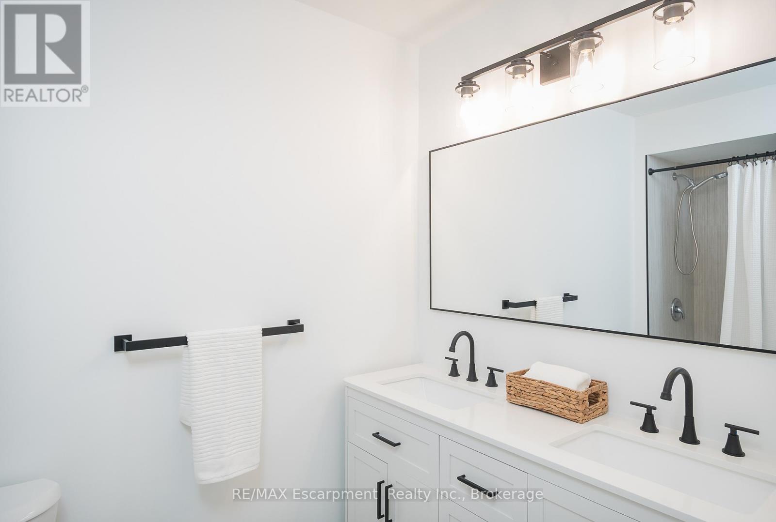 1346 Colonsay Drive, Burlington, Ontario  L7P 2T9 - Photo 26 - W12542818