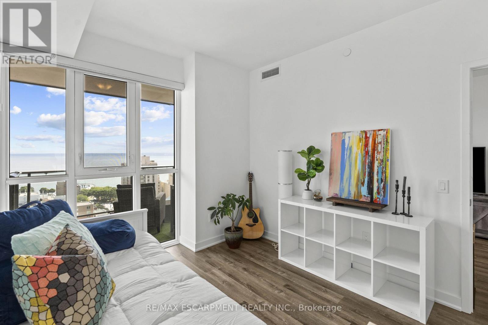 1604 - 2007 James Street, Burlington, Ontario  L7R 1H1 - Photo 17 - W12542526