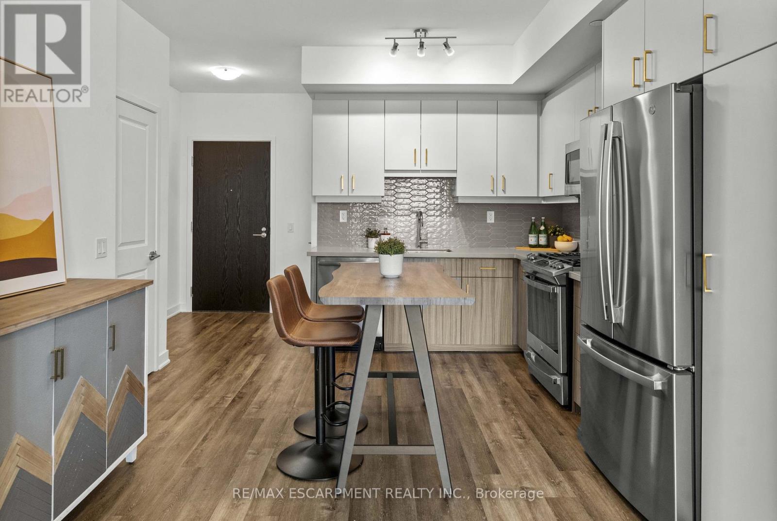 1604 - 2007 James Street, Burlington, Ontario  L7R 1H1 - Photo 18 - W12542526