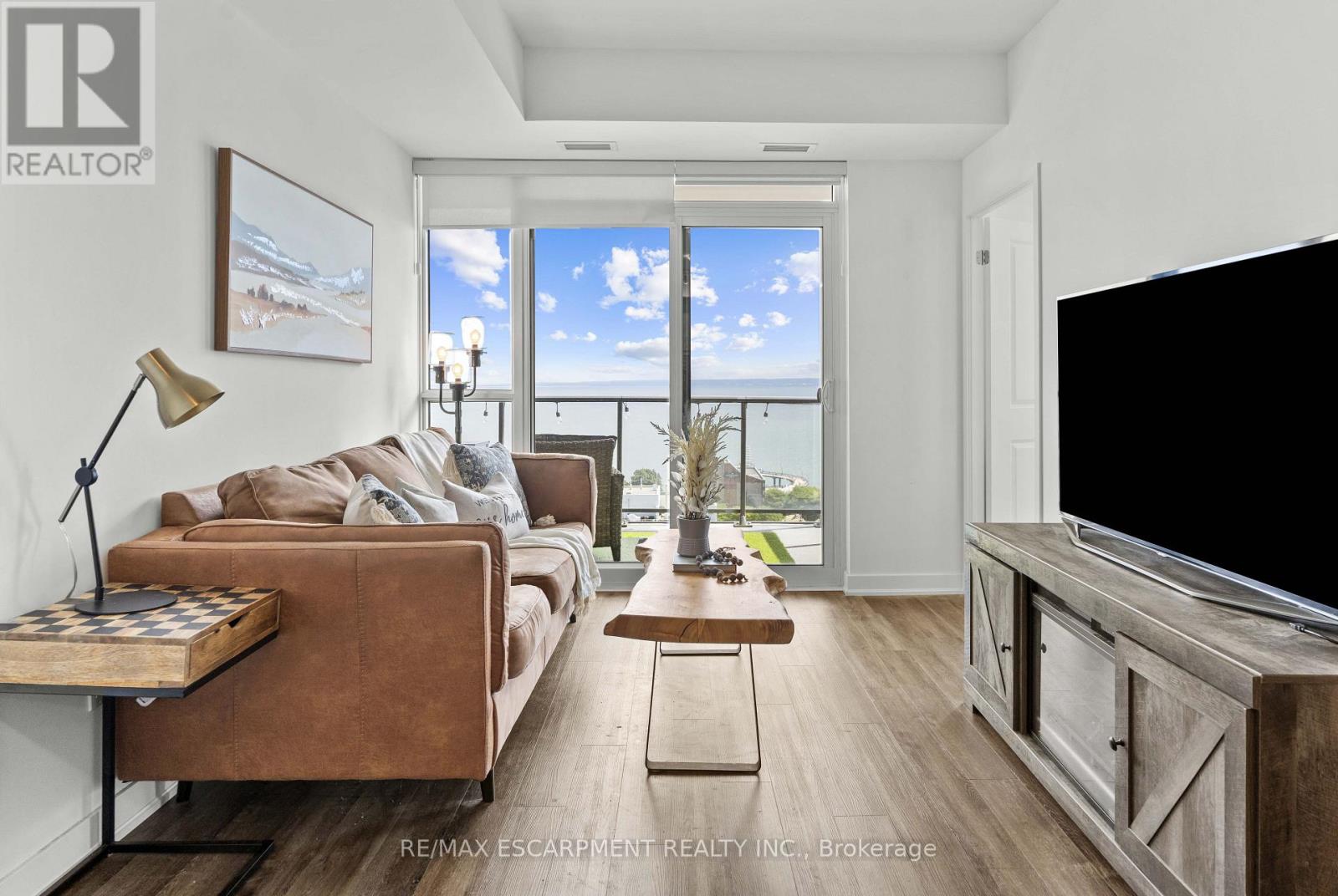 1604 - 2007 James Street, Burlington, Ontario  L7R 1H1 - Photo 6 - W12542526