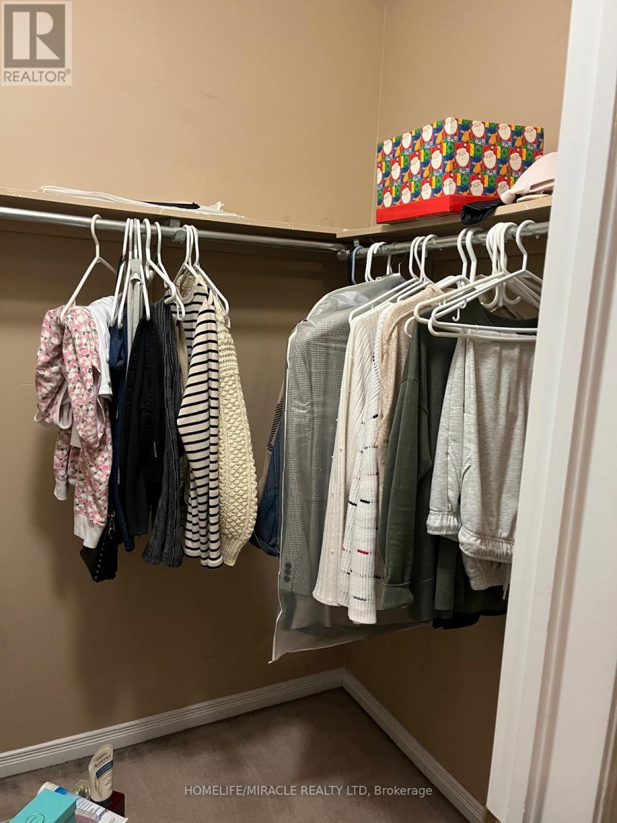 38 Charcoal Way, Brampton, Ontario  L6Y 5P8 - Photo 10 - W12542528